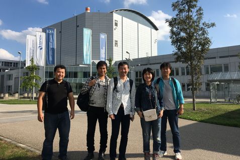 Japanese research team at FRM II
